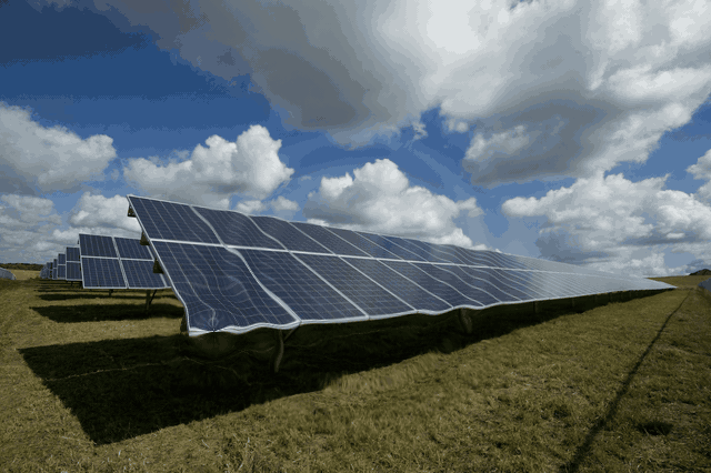 Paneles solares en campo